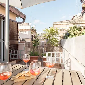 Penthouse With Terrace In The Heart Of Appartamento Roma